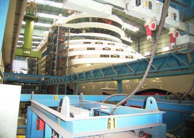 In der Schiffsbauhalle der Meyer Werft